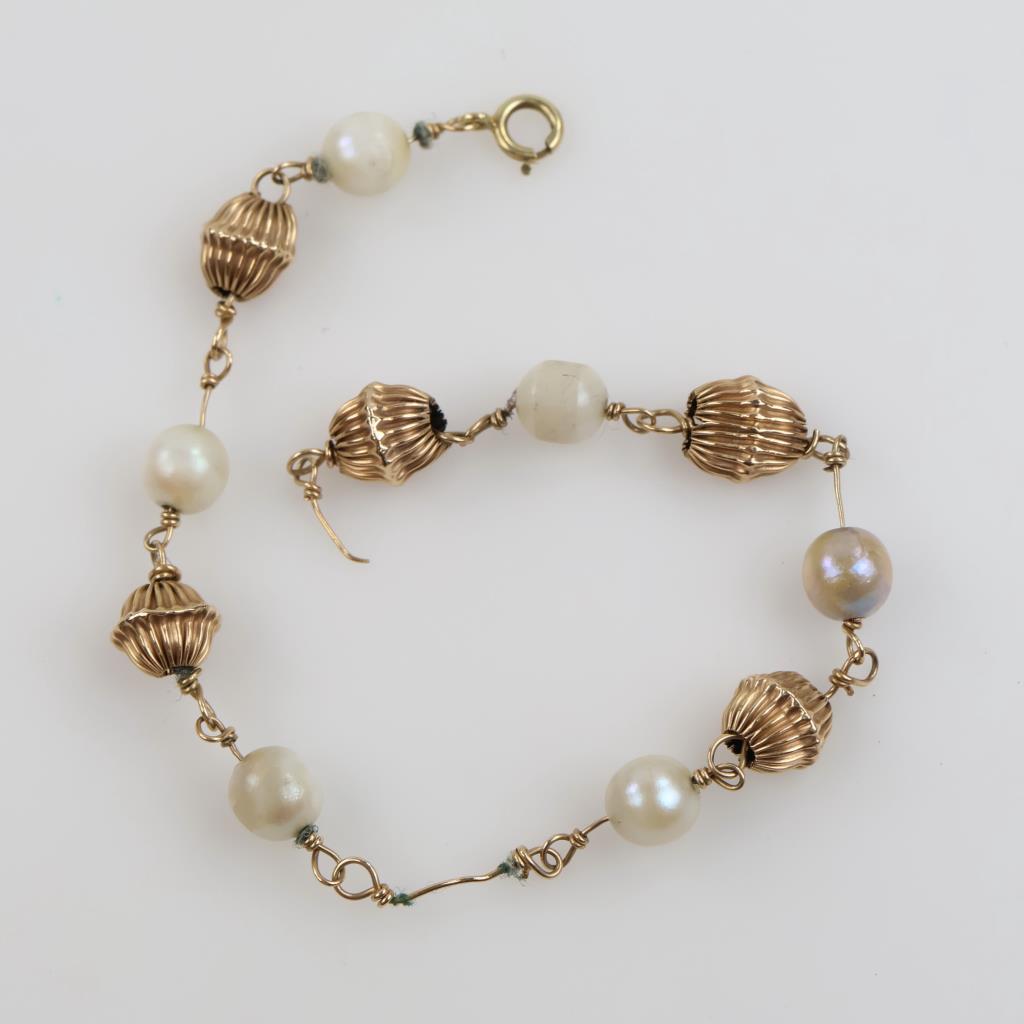 14kt GP Hollow And White Bead Bracelet