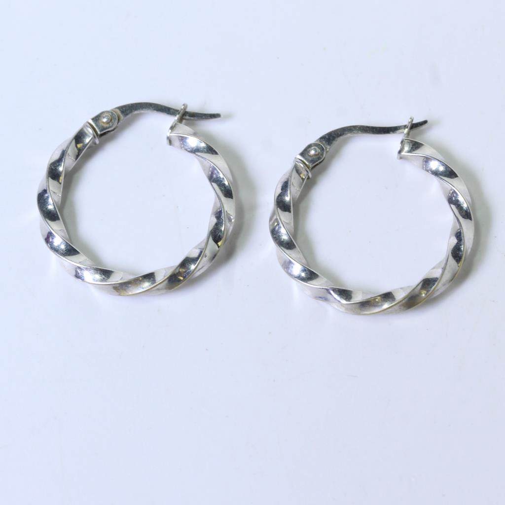 14kt White Gold 1 2g Hoop Earrings Property Room An Image Relevant To This Listing