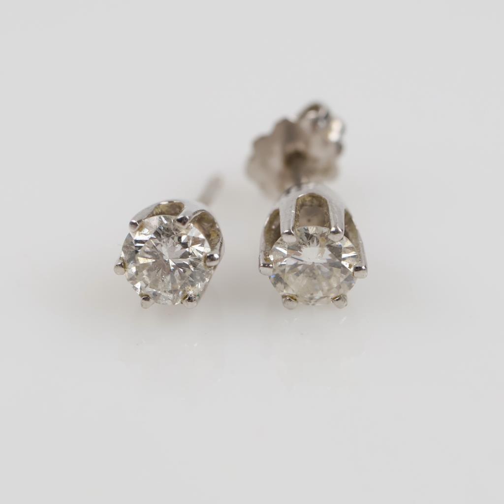 14kt White Gold Diamond Earring