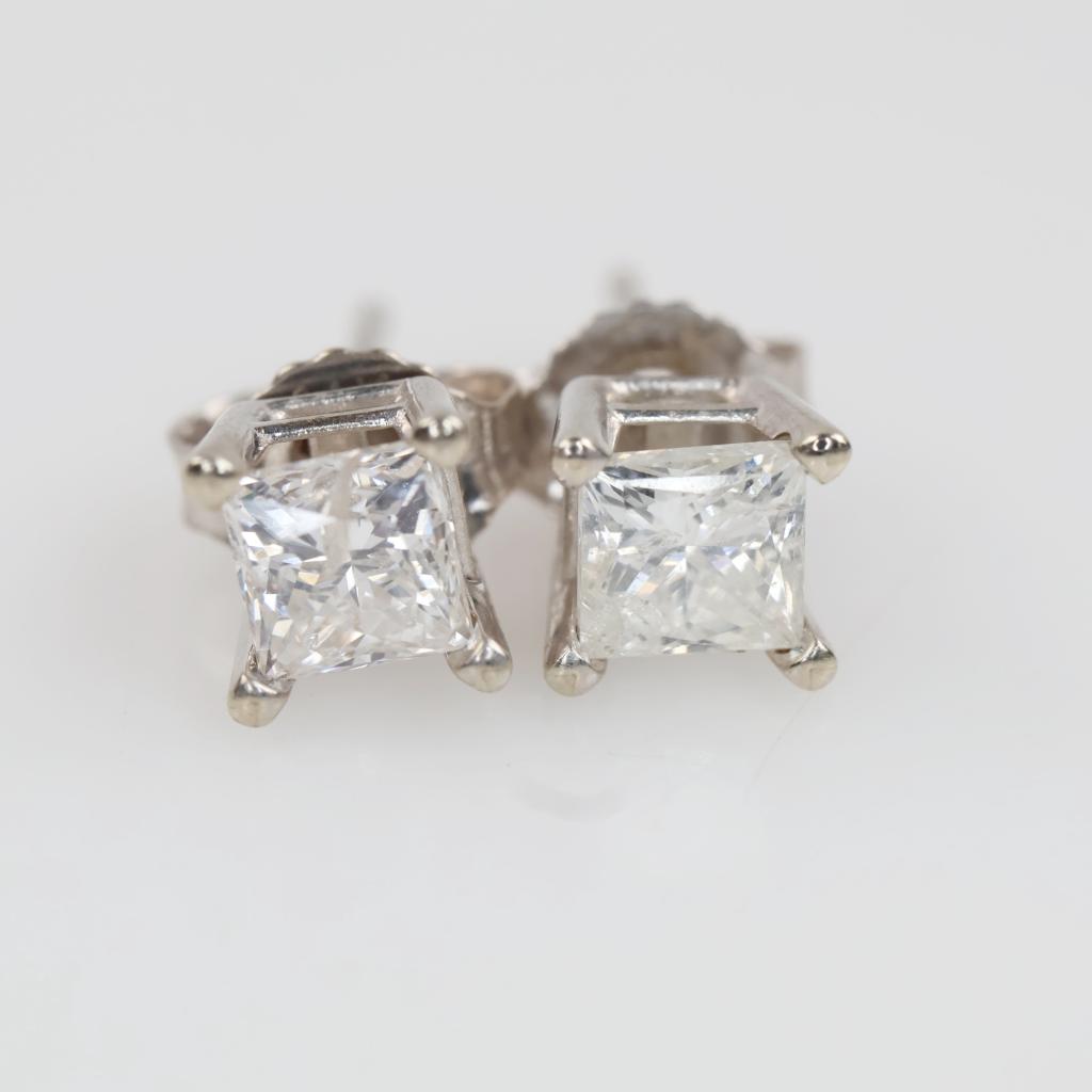 14kt White Gold Diamond Earrings