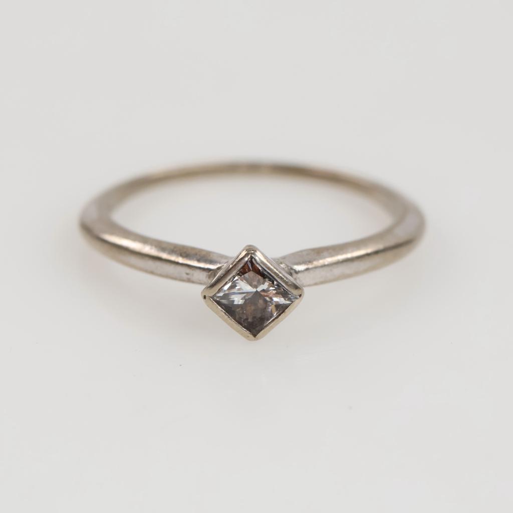 14kt White Gold Diamond Ring