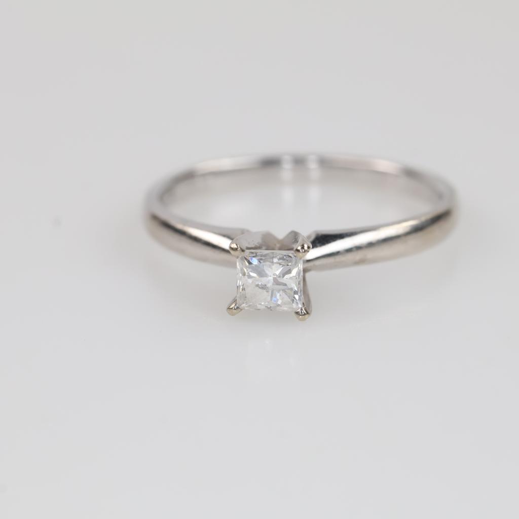 14kt White Gold Diamond Ring