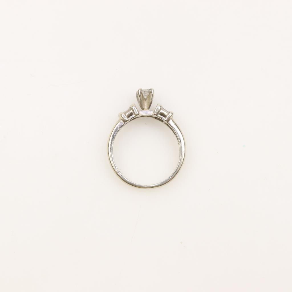 14KT White Gold Staggered 5 Row Diamond Ring