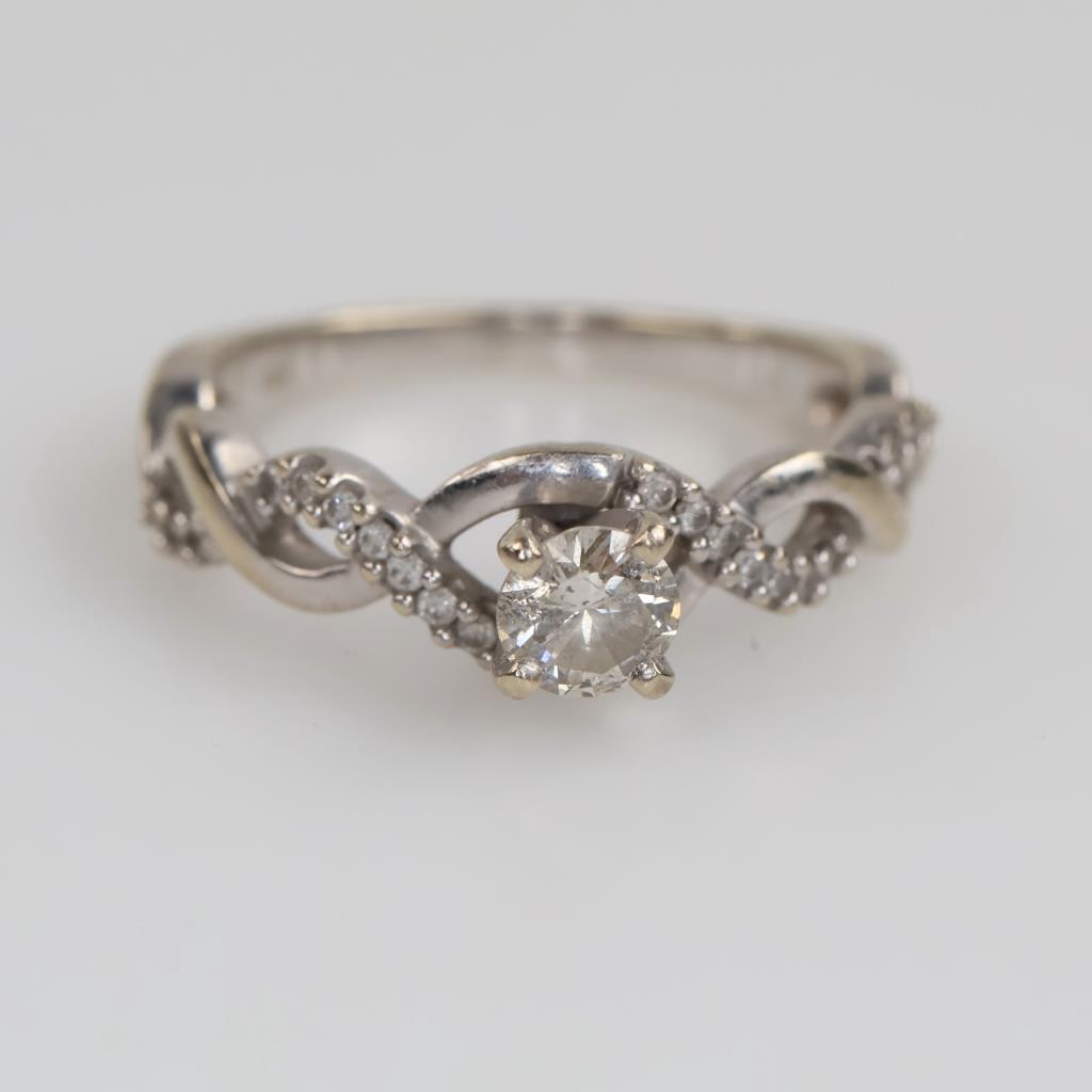 14kt White Gold Diamond Ring