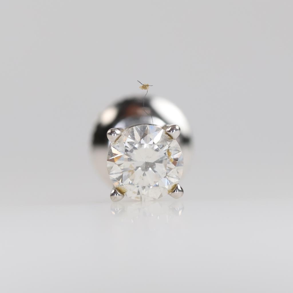 14kt White Gold Diamond Stud Earring
