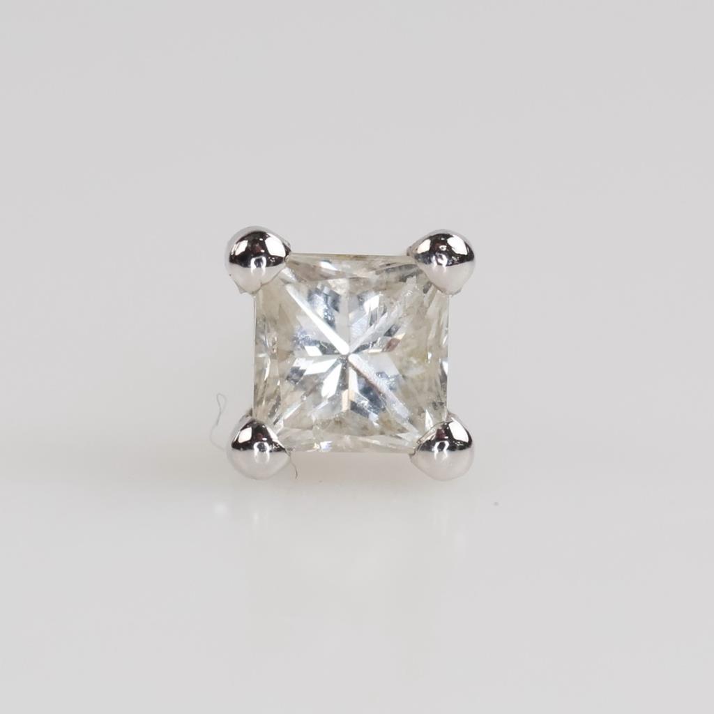 14kt White Gold Diamond Stud Earring
