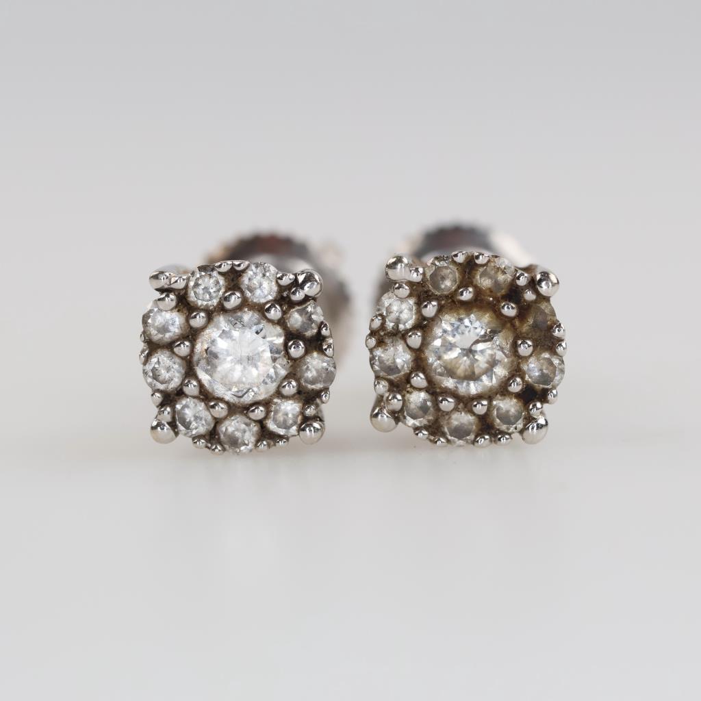 14kt White Gold Diamond Stud Earrings