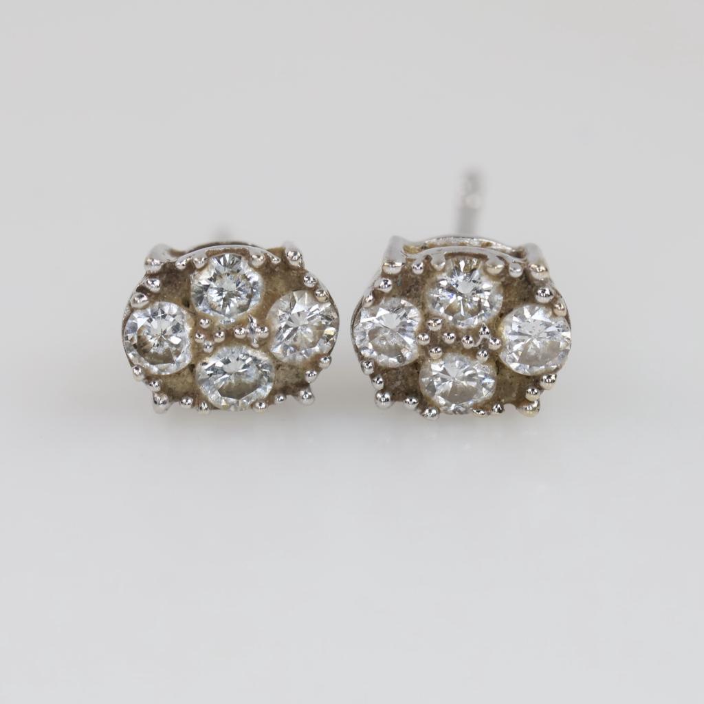14kt White Gold Diamond Stud Earrings
