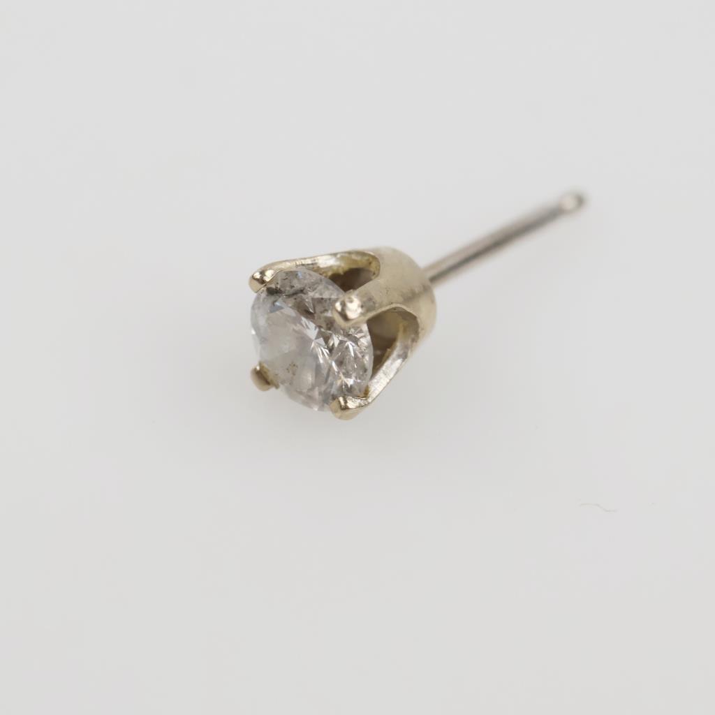 14kt White Gold Diamond Stud Earrings