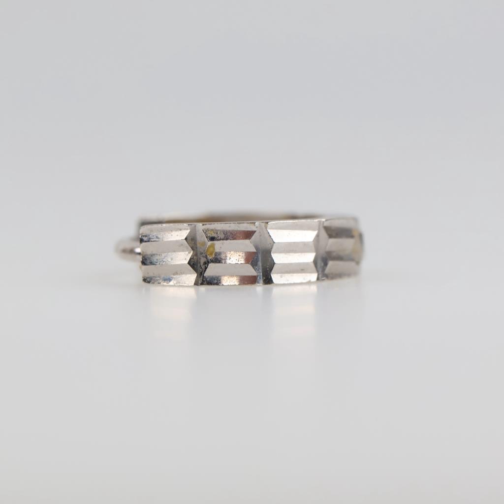14kt White Gold Huggie Earring