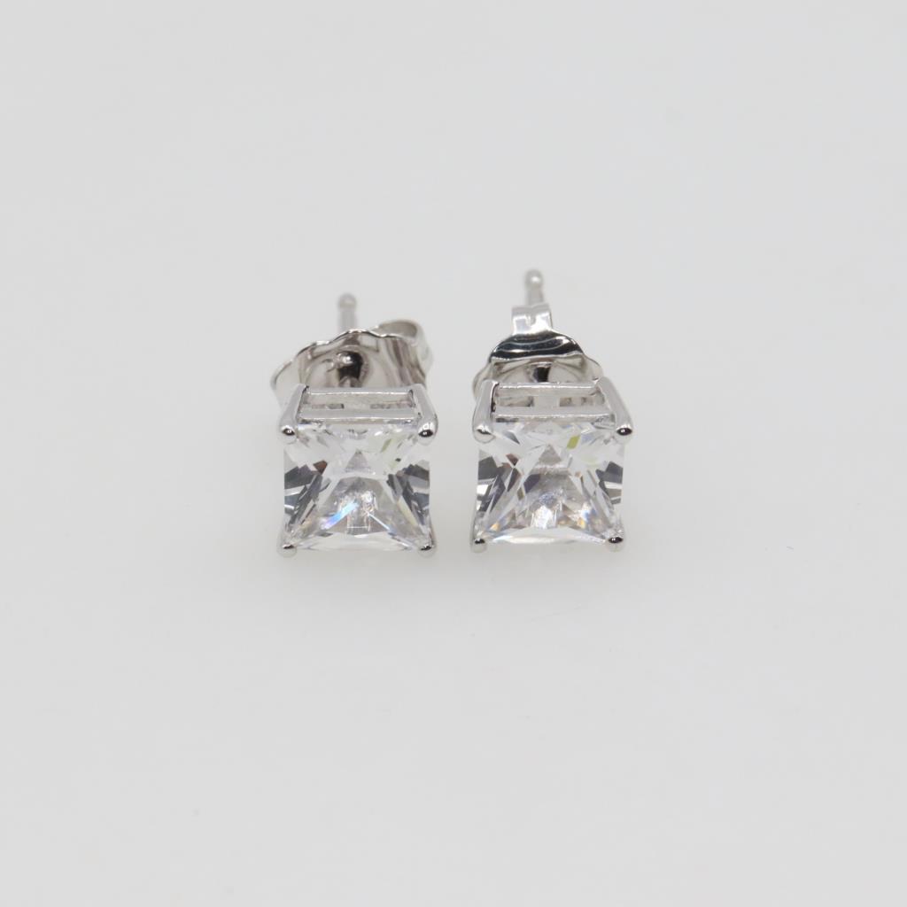 Deti White Sapphire Earrings