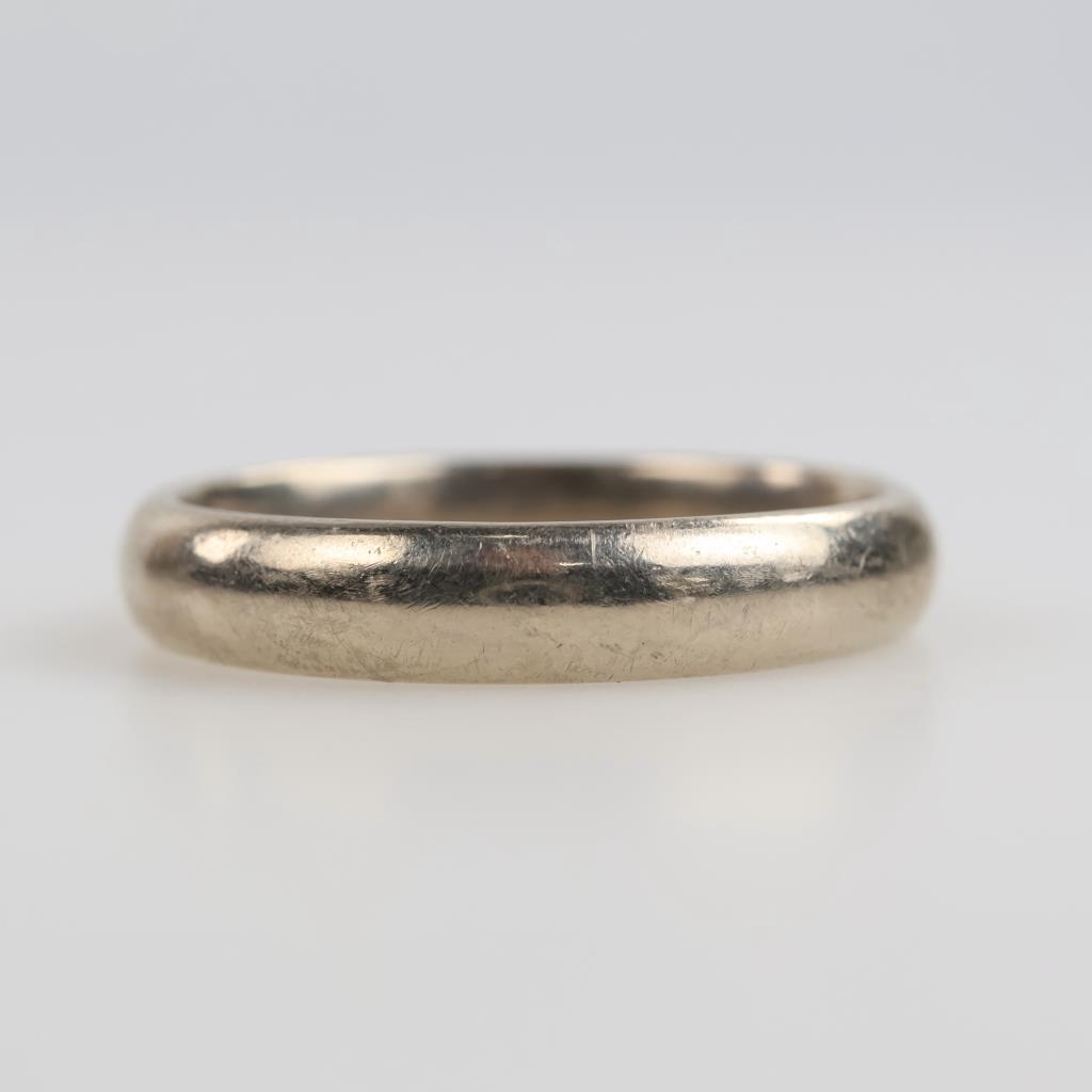 14kt White Gold Ring