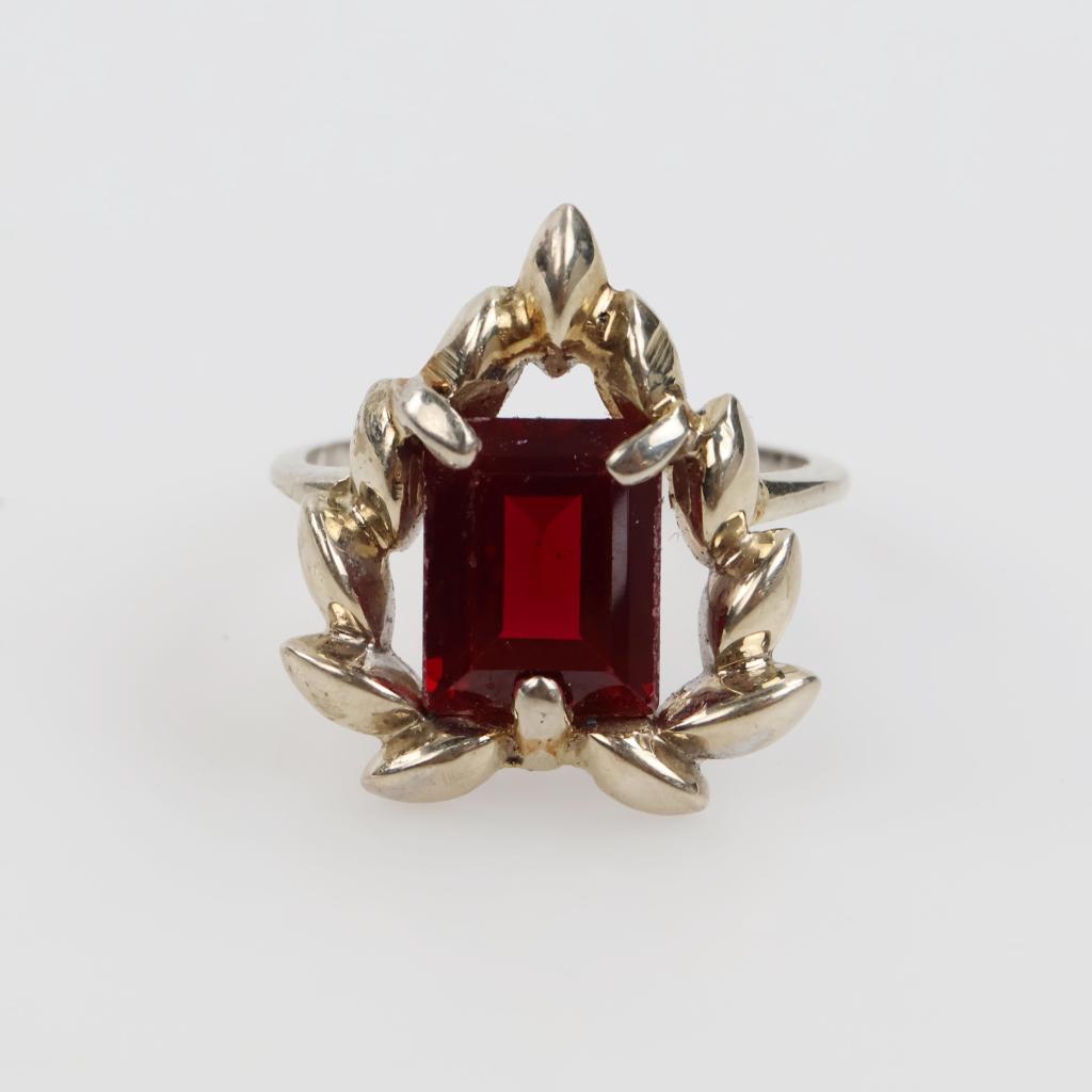 14kt White Gold Ruby Heart Ring