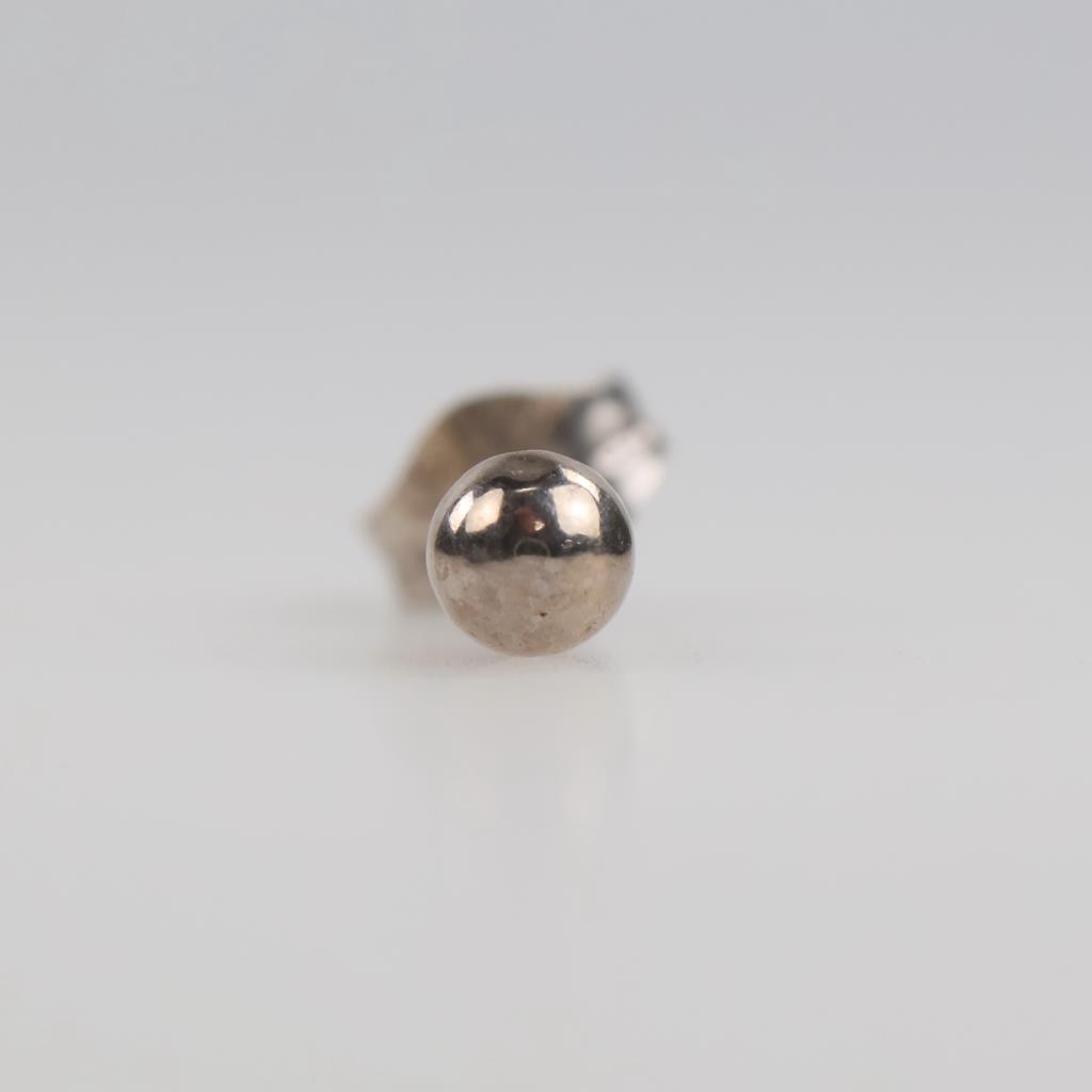 14kt White Gold Stud Earring