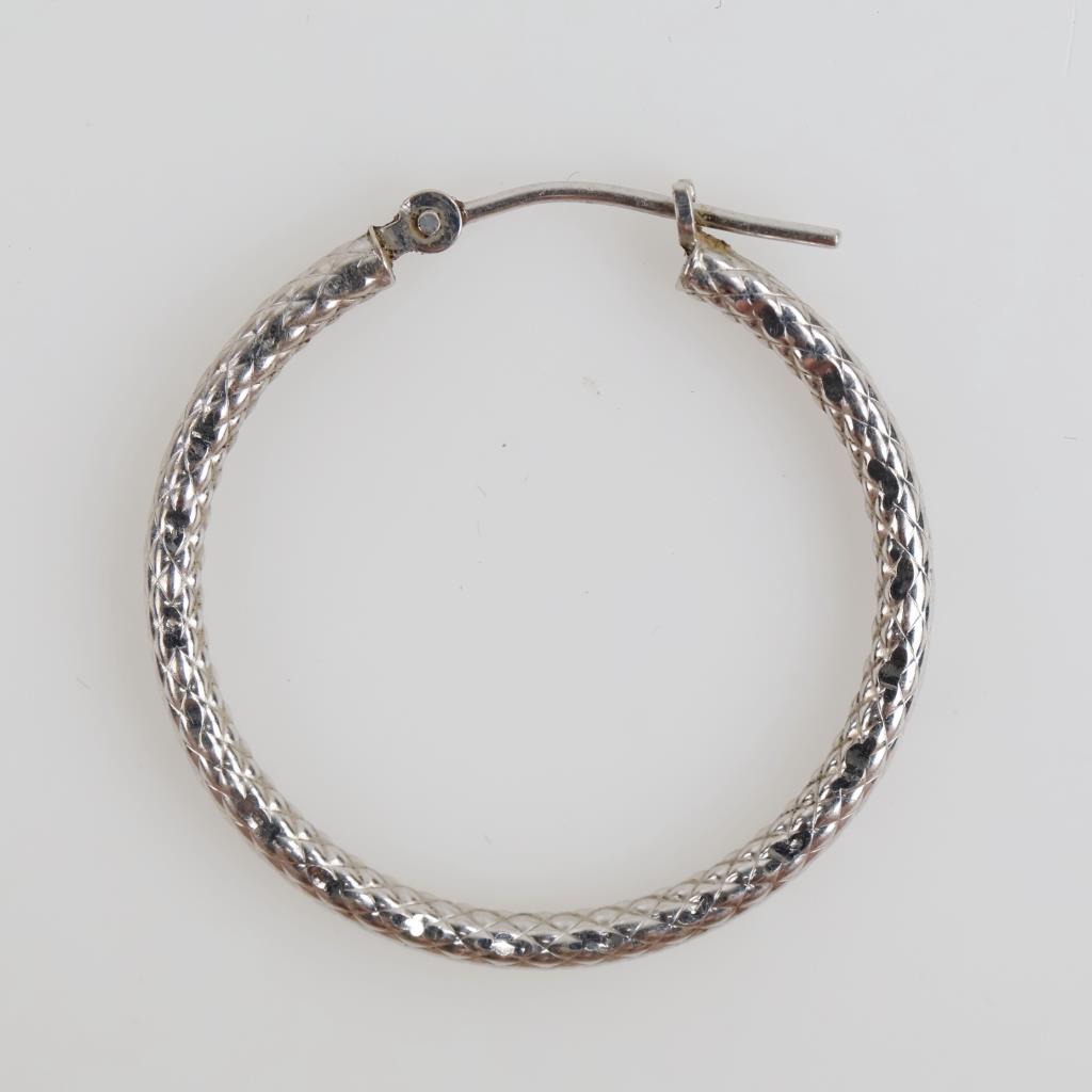 14kt White Gold Textured Hollow Hoop Earring