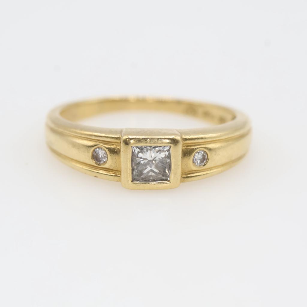 18kt Gold Diamond Ring