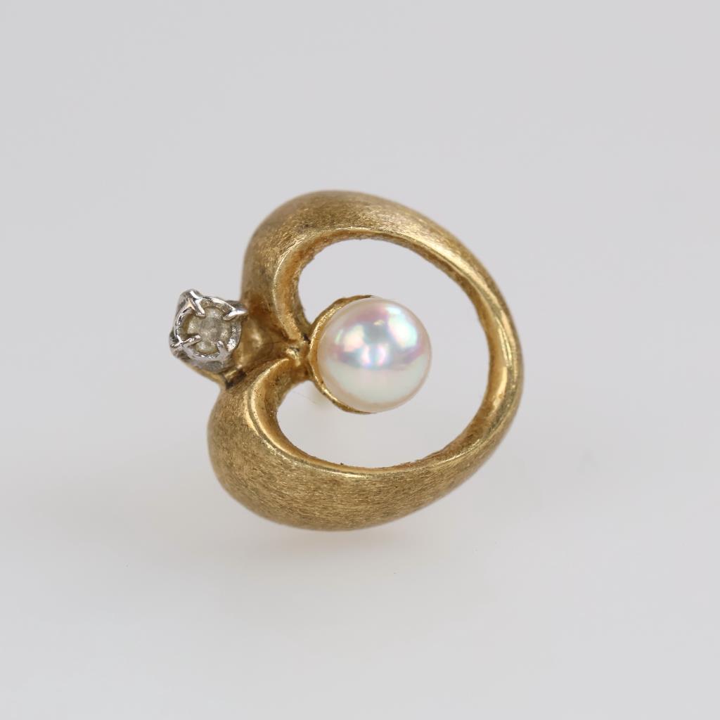 18kt Gold Pearl Clear Stone Accent Stud Earring