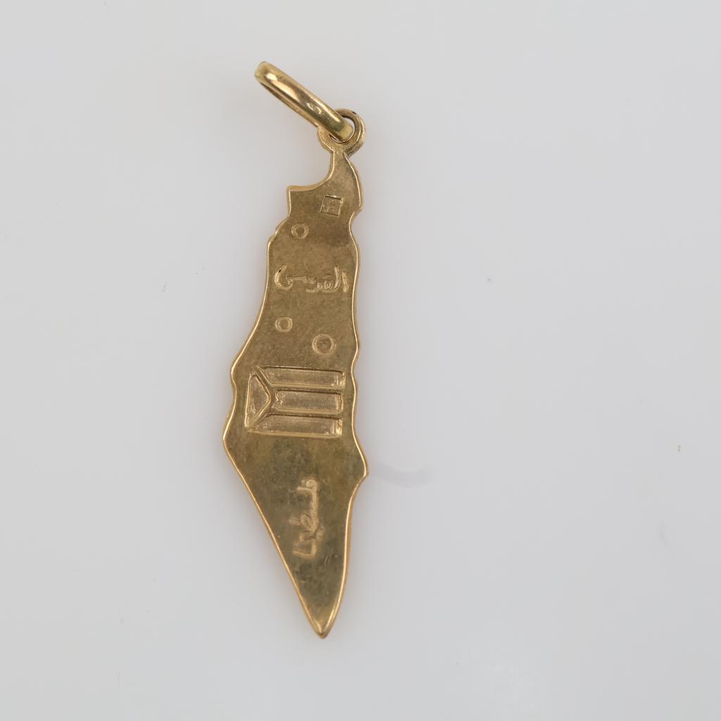 18kt Gold Pendant