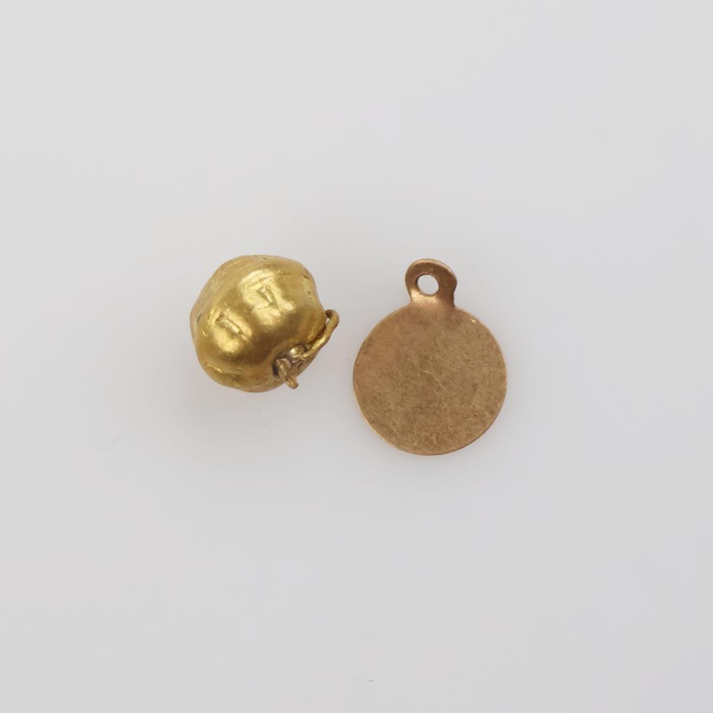 18kt Gold Pieces, 2 Pieces
