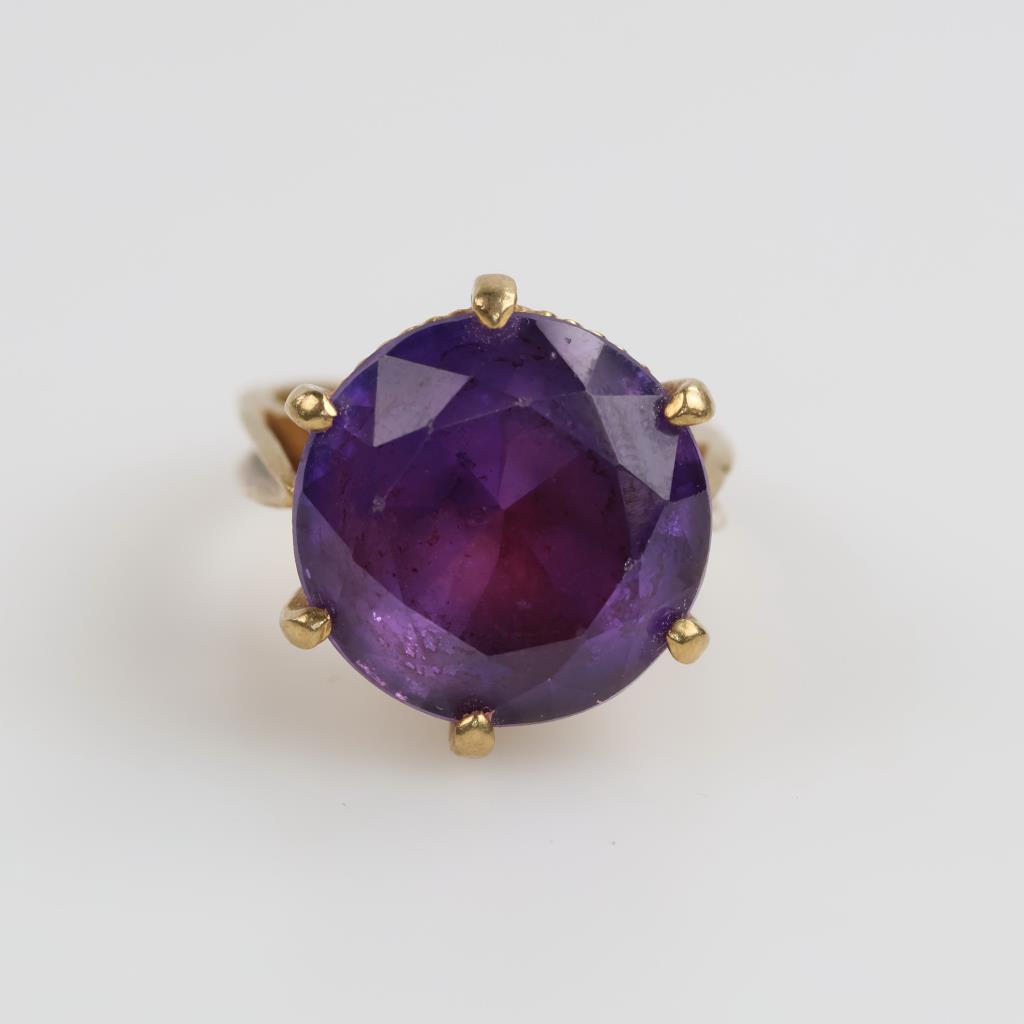 18kt Gold Purple Stone Ring