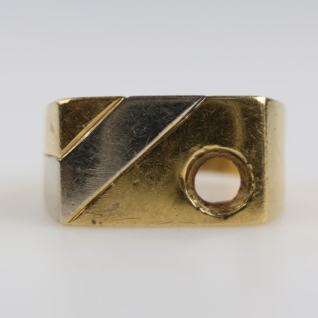 18kt Gold Signet Ring