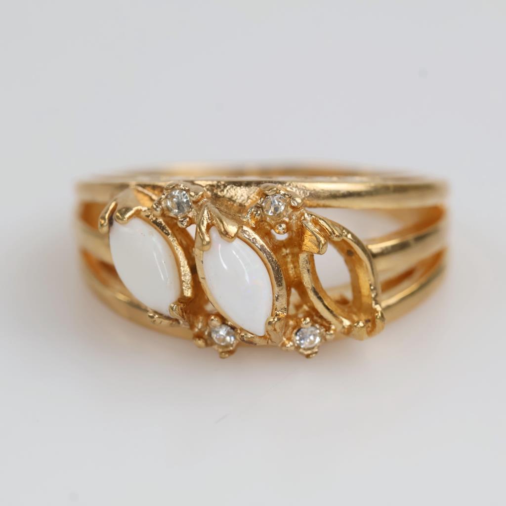 18kt GP White And Clear Stone Ring