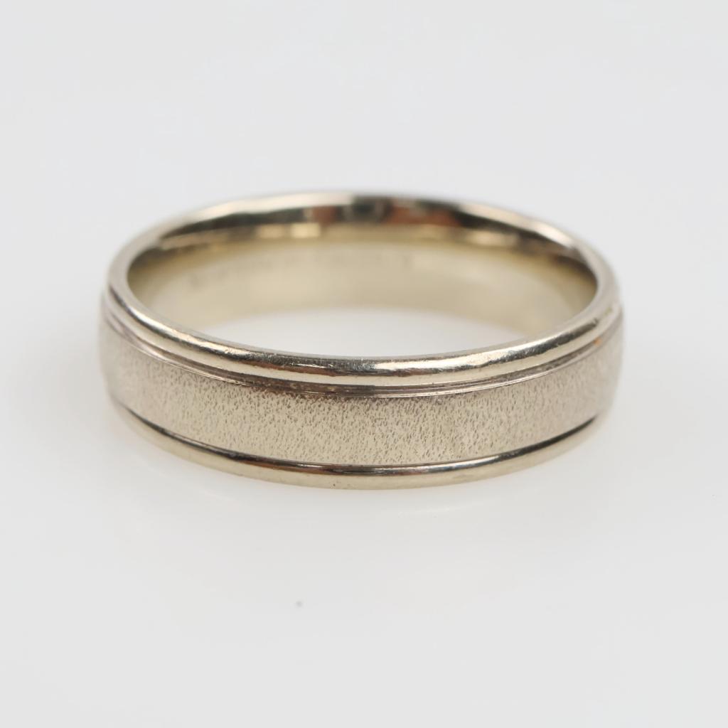 18kt White Gold Band