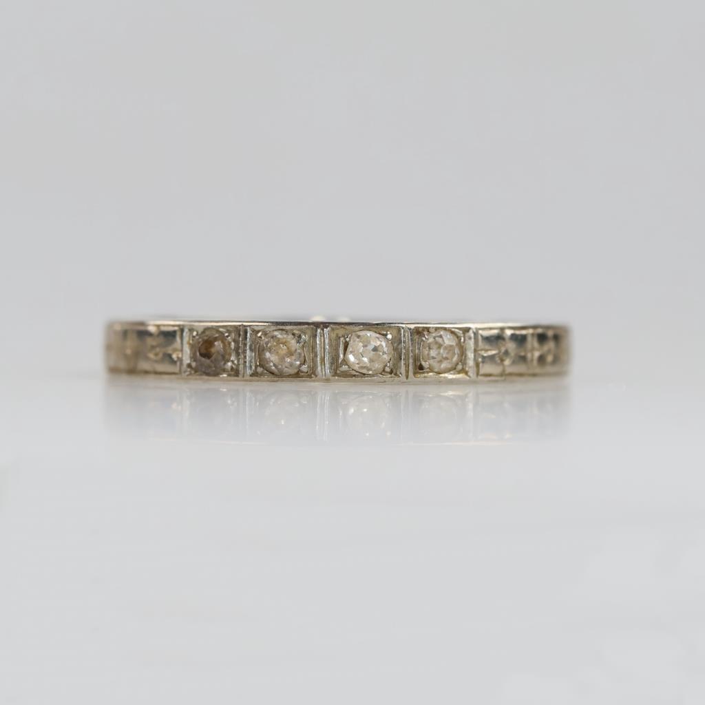 18kt White Gold Diamond Carved Band
