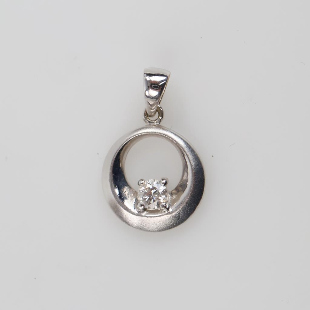 18kt White Gold Diamond Pendant