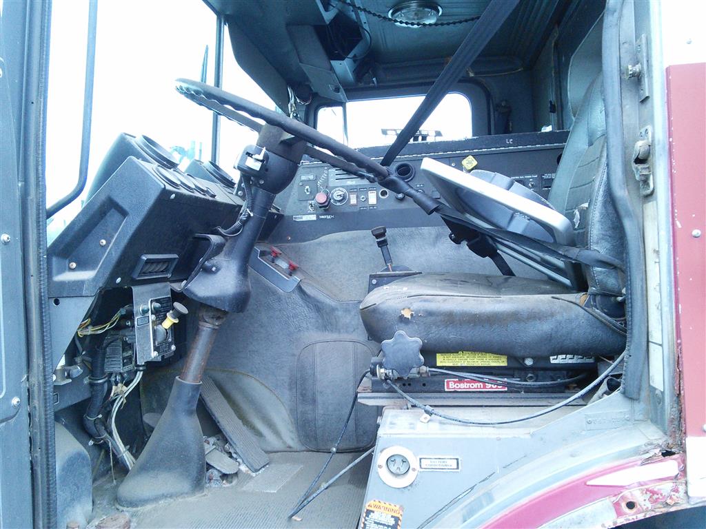 1994 Mack MR688P (Hartford, CT 06114) Property Room