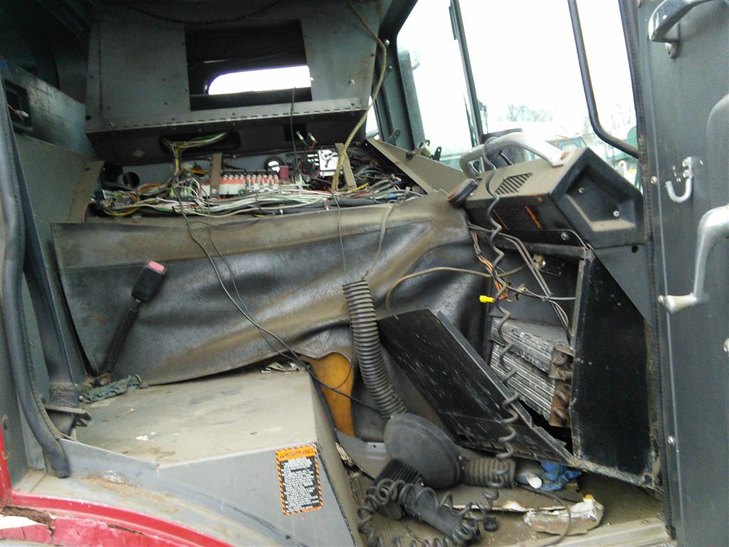 1996 Mack MR688P (Hartford, CT 06114) Property Room