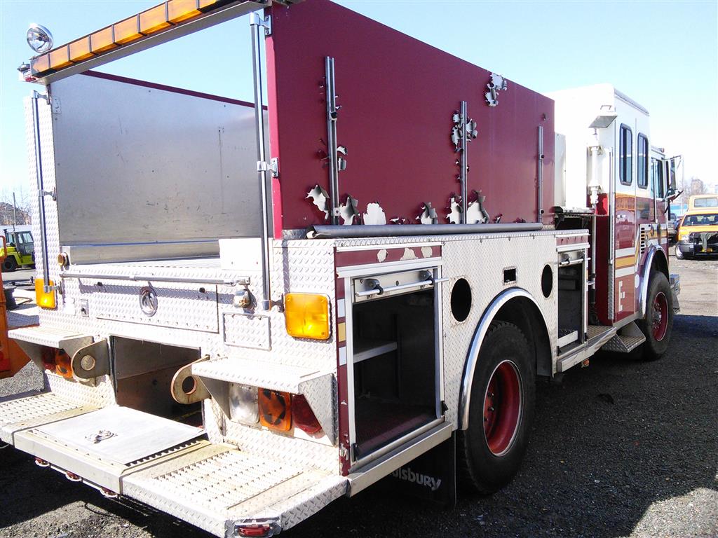 1996 Mack MR688P (Hartford, CT 06114) Property Room