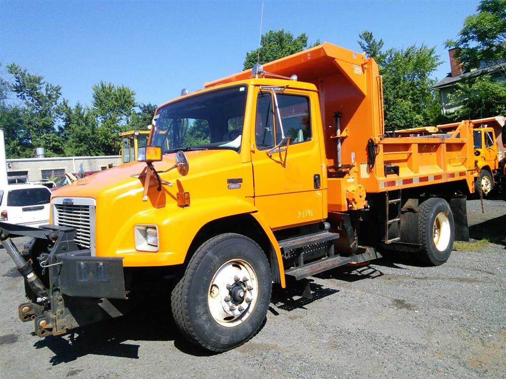 1997 Freightliner FL80 (Hartford, CT 06114)