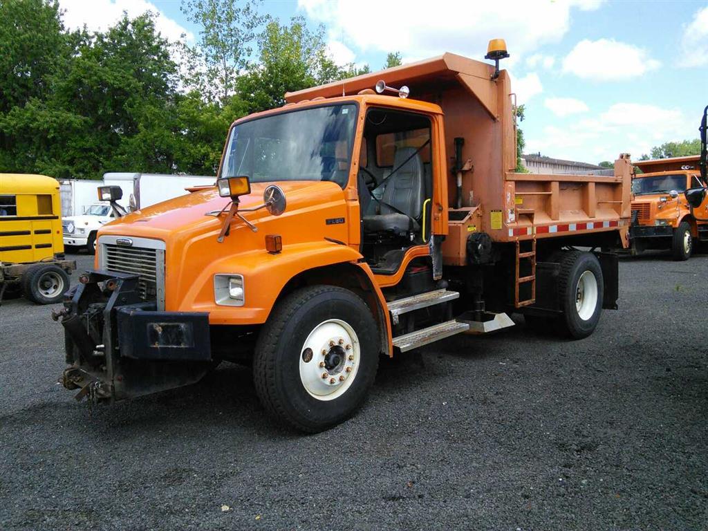 1999 Freightliner FL80 (Hartford, CT 06114)