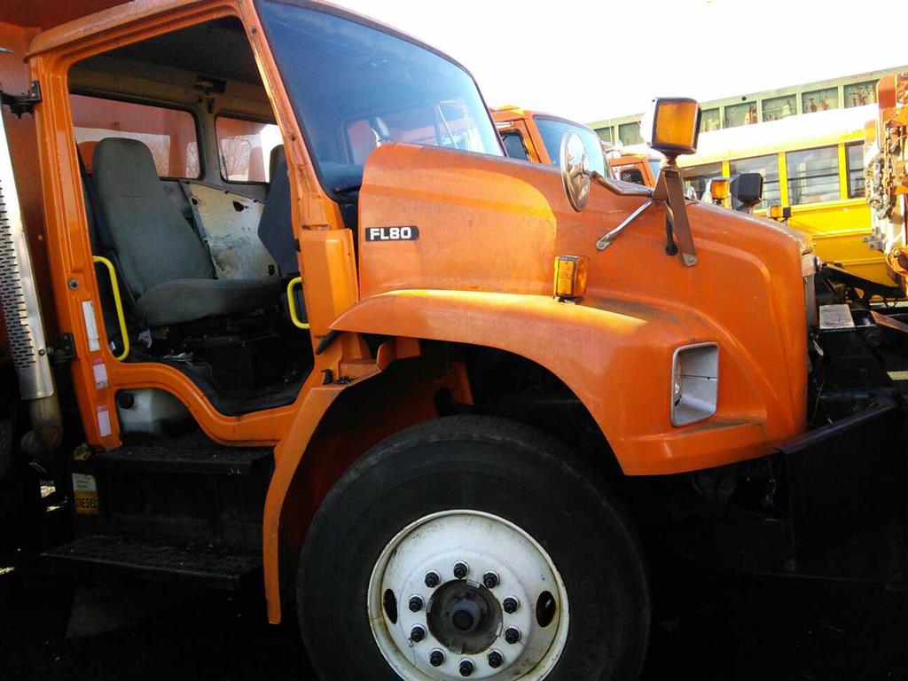 1999 Freightliner FL80 (Hartford, CT 06114)