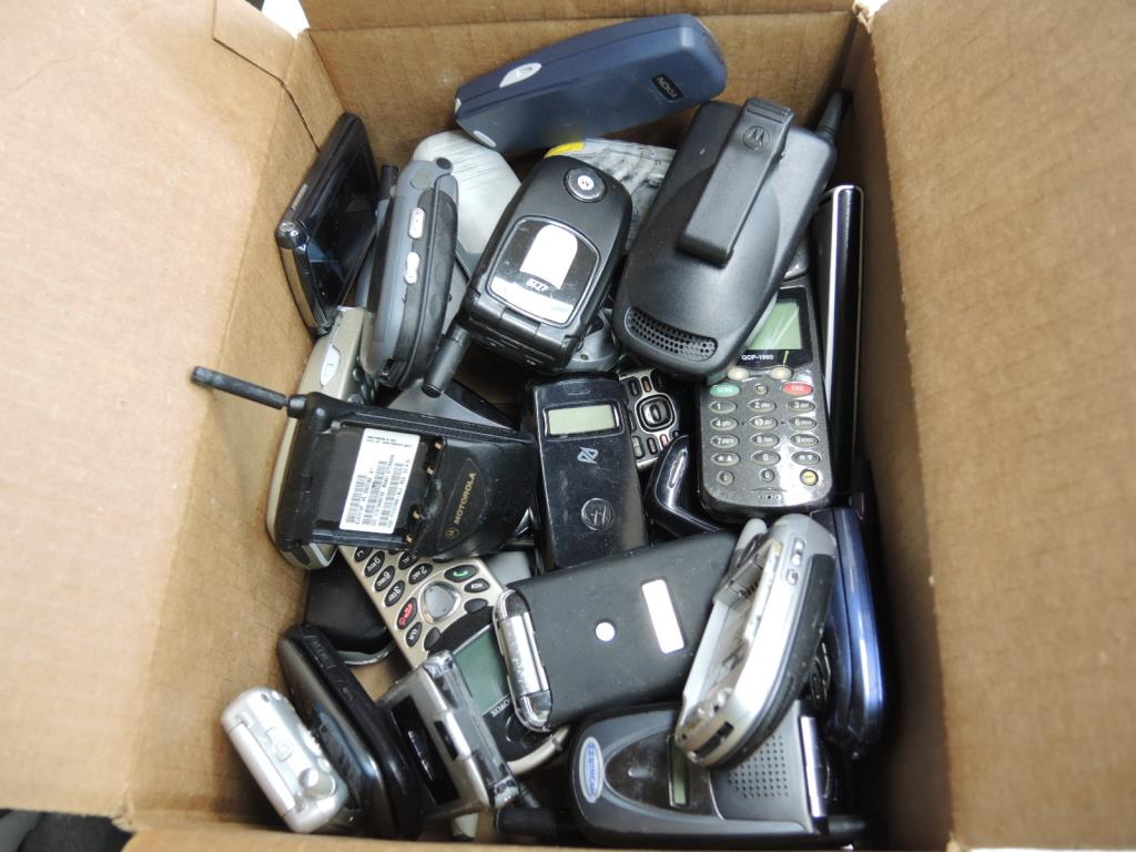 Cell Phone Lot, 40+ Pieces Property Room
