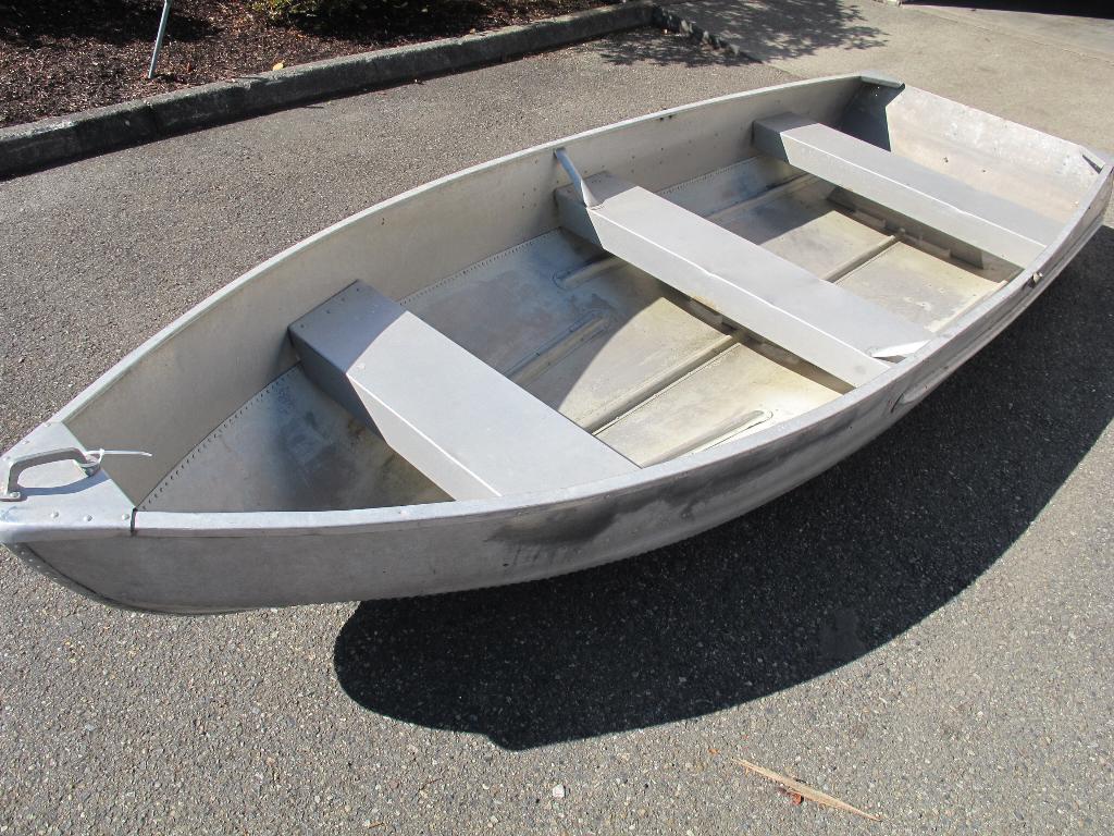 Feather Craft 12' Aluminum Boat **SEATTLE AREA** Property Room