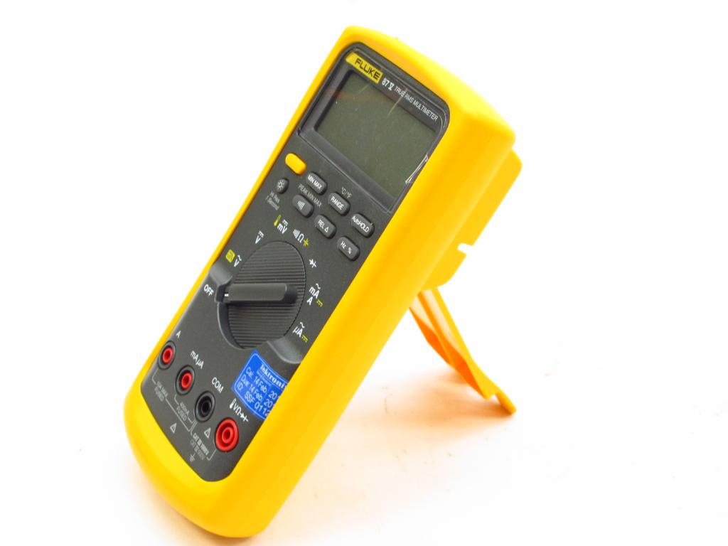 Fluke Multimeter And AC/DC Current Clamp Property Room