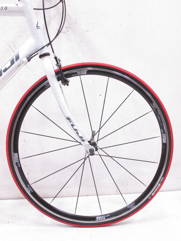 Fuji Absolute 3.0 Mens Hybrid Bike | Property Room