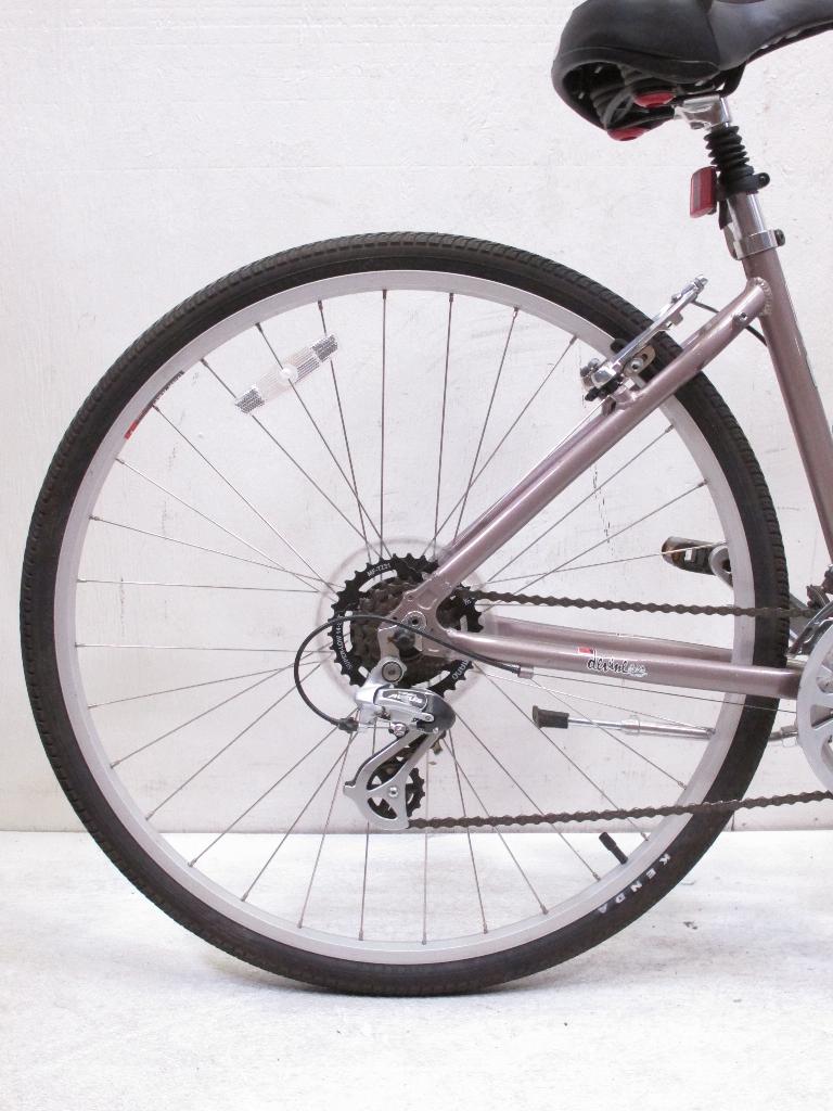 Diamondback Vital 2x Women's Hybrid Bike | Property Room