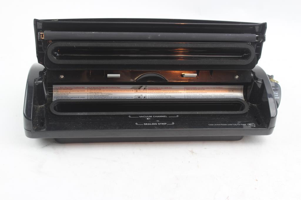 2 Vacuum Sealers Foodsaver V2220, And Profession 2 350303 Property Room