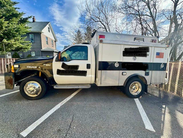 2001 Ford F-550 (Garfield, NJ 07026)