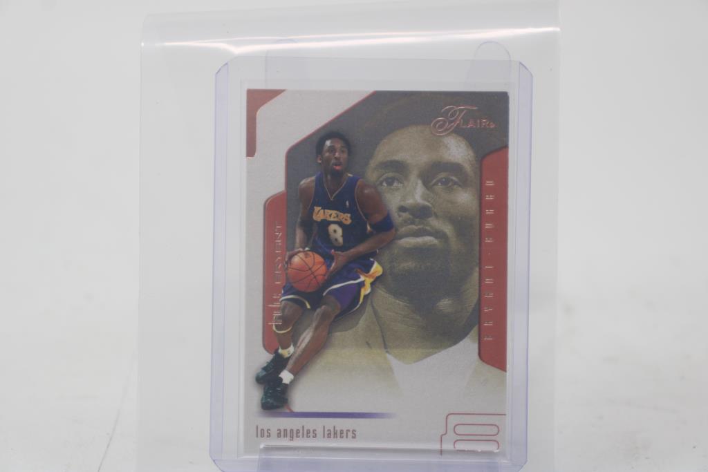 2001-02 Flair Kobe Bryant #8
