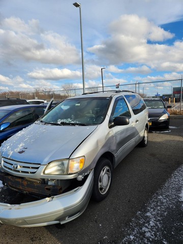 2002 Toyota Sienna (Jamaica, NY 11430)
