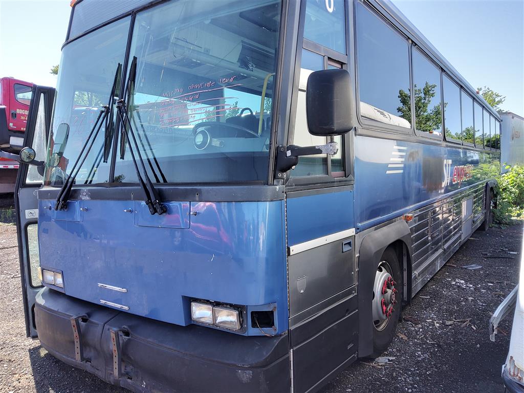 2003 MCI D450 (Hartford, CT 06114)
