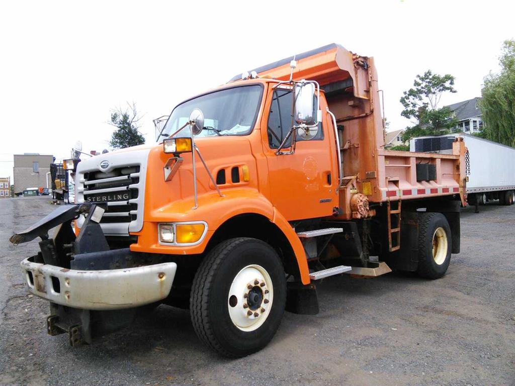 2003 Sterling L 7500 (Hartford, CT 06114) Property Room