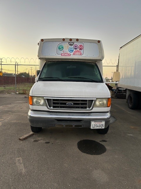 2004 Ford E450 (Merced, CA 95348)