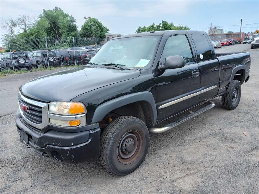 2005 GMC Sierra C2500 HD (Hartford, CT 06114)