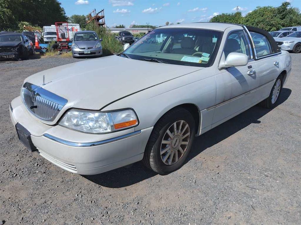 2006 Lincoln Town Car (Hartford, CT 06114)