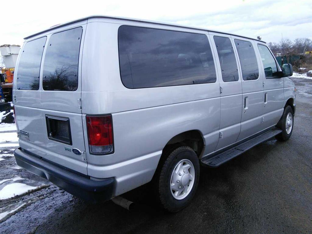 2009 Ford E350 Van (Hartford, CT 06114) Property Room